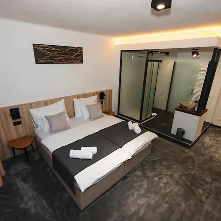 Hucho House Hotel And Apartments