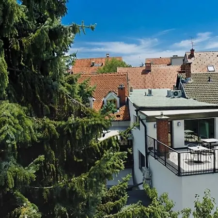 Hucho House Hotel And Apartments *