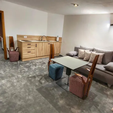 Hucho House Hotel And Apartments Apartment