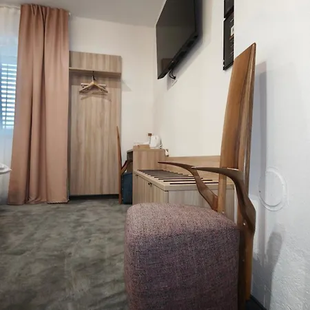 Hucho House And Appartamento Kranj
